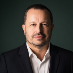 EMPRES&Aacute;RIO E JORNALISTA