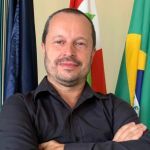 Empres&aacute;rio e jornalista