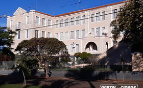 Col&eacute;gio Estadual Imaculada Concei&ccedil;&atilde;o, localizado no alto da Avenida Get&uacute;lio Vargas, Jacarezinho PR.