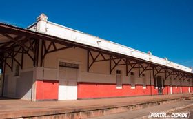 Esta&ccedil;&atilde;o Ferrovi&aacute;ria de Jacarezinho, localizada na Av. Teixeira de Freitas - Vila Setti.