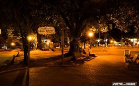 Pra&ccedil;a Rui Barbosa. Localizada no Centro de Jacarezinho.