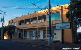 Prefeitura Municipal de Jacarezinho, localizada Rua Cel. Batista, Centro