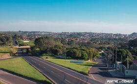 BR 153, acesso aos bairros Jardim S&atilde;o Luiz e Vila Setti em Jacarezinho.