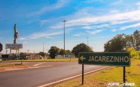 BR-153, na rotat&oacute;ria de acesso a Jacarezinho pela Avenida Brasil, local popularmente conhecido como 'Trevo do Santo'.
