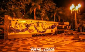 Pra&ccedil;a Central