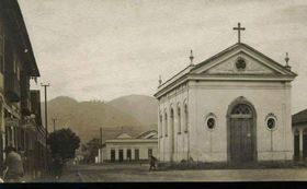 A pequena e antiga Capela de S&atilde;o Sebasti&atilde;o, que foi constru&iacute;da em 1890 e demolida em 1936.  Atualmente encontra-se nesse local a Rodovi&aacute;ria Roberto Silveira, chamada popularmente de "rodovi&aacute;ria velha".