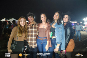 Traia V&eacute;ia no Junin&atilde;o Rodeio Show