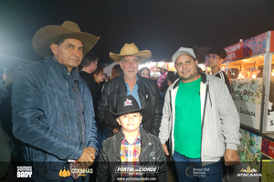 Traia V&eacute;ia no Junin&atilde;o Rodeio Show