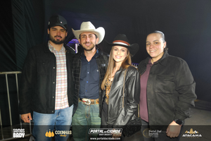 Traia V&eacute;ia no Junin&atilde;o Rodeio Show