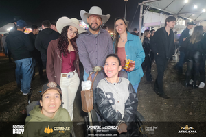 Traia V&eacute;ia no Junin&atilde;o Rodeio Show