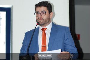 Sess&atilde;o Solene de entrega do 'Trof&eacute;u Aluno Nota 10' de 2025