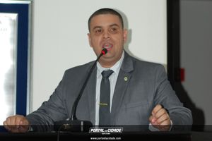 Sess&atilde;o Solene de entrega do 'Trof&eacute;u Aluno Nota 10' de 2025