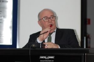Sess&atilde;o Solene de entrega do 'Trof&eacute;u Aluno Nota 10' de 2025