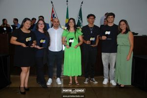 Sess&atilde;o Solene de entrega do 'Trof&eacute;u Aluno Nota 10' de 2025