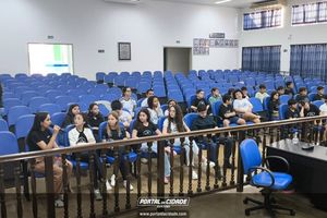Visita Institucional do Col&eacute;gio Zeta Objetivo na C&acirc;mara Municipal de Buritama