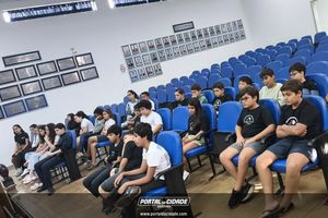 Visita Institucional do Col&eacute;gio Zeta Objetivo na C&acirc;mara Municipal de Buritama