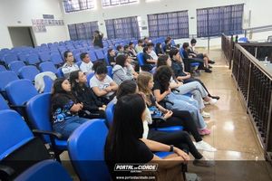Visita Institucional do Col&eacute;gio Zeta Objetivo na C&acirc;mara Municipal de Buritama