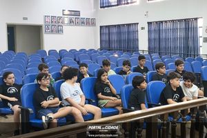 Visita Institucional do Col&eacute;gio Zeta Objetivo na C&acirc;mara Municipal de Buritama