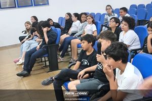 Visita Institucional do Col&eacute;gio Zeta Objetivo na C&acirc;mara Municipal de Buritama