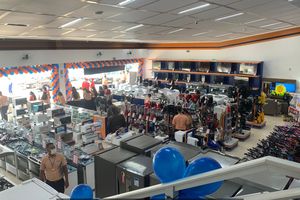 Reinaugura&ccedil;&atilde;o Lojas CEM Cabre&uacute;va 