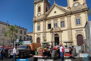 Romaria Trator e F&eacute;
