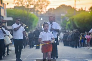 Desfile C&iacute;vico  