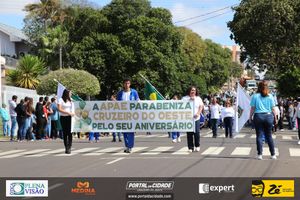 Desfile C&iacute;vico do Anivers&aacute;rio de Cruzeiro do Oeste