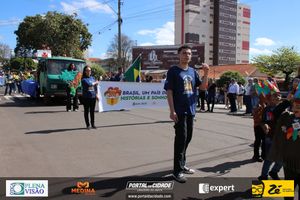 Desfile C&iacute;vico do Anivers&aacute;rio de Cruzeiro do Oeste