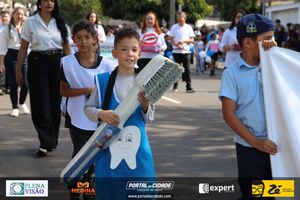 Desfile C&iacute;vico do Anivers&aacute;rio de Cruzeiro do Oeste