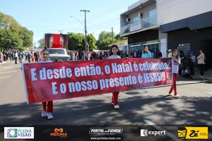 Desfile C&iacute;vico do Anivers&aacute;rio de Cruzeiro do Oeste