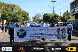 Desfile C&iacute;vico do Anivers&aacute;rio de Cruzeiro do Oeste