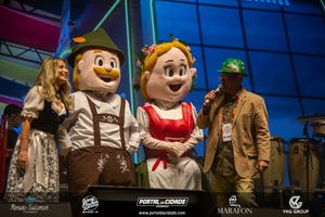 Show de Maiara & Mara&iacute;sa na 1&ordf; Oktoberfest Gramado