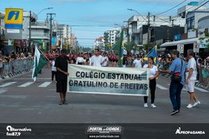 Desfile Alusivo ao anivers&aacute;rio de 253 anos de Guaratuba