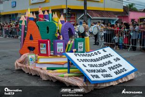 Desfile Alusivo ao anivers&aacute;rio de 253 anos de Guaratuba