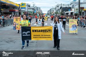 Desfile Alusivo ao anivers&aacute;rio de 253 anos de Guaratuba