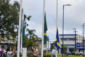 Hasteamento das Bandeiras nas comemora&ccedil;&otilde;es dos 253 anos de Guaratuba