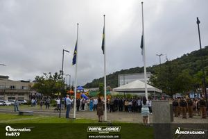Hasteamento das Bandeiras nas comemora&ccedil;&otilde;es dos 253 anos de Guaratuba