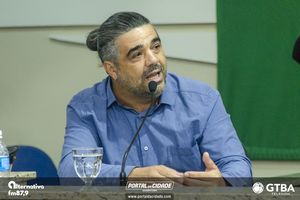 Entrega do T&iacute;tulo de Cidad&atilde;o Honor&aacute;rio Padre Ant&ocirc;nio Carlos da Silva
