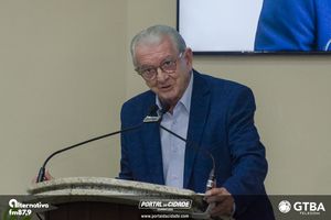 Entrega do T&iacute;tulo de Cidad&atilde;o Honor&aacute;rio Padre Ant&ocirc;nio Carlos da Silva