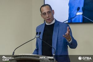 Entrega do T&iacute;tulo de Cidad&atilde;o Honor&aacute;rio Padre Ant&ocirc;nio Carlos da Silva