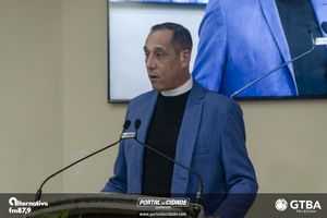 Entrega do T&iacute;tulo de Cidad&atilde;o Honor&aacute;rio Padre Ant&ocirc;nio Carlos da Silva