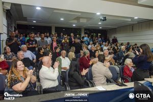 Entrega do T&iacute;tulo de Cidad&atilde;o Honor&aacute;rio Padre Ant&ocirc;nio Carlos da Silva