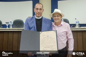 Entrega do T&iacute;tulo de Cidad&atilde;o Honor&aacute;rio Padre Ant&ocirc;nio Carlos da Silva