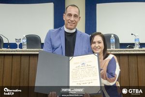 Entrega do T&iacute;tulo de Cidad&atilde;o Honor&aacute;rio Padre Ant&ocirc;nio Carlos da Silva
