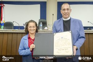 Entrega do T&iacute;tulo de Cidad&atilde;o Honor&aacute;rio Padre Ant&ocirc;nio Carlos da Silva