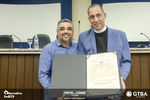 Entrega do T&iacute;tulo de Cidad&atilde;o Honor&aacute;rio Padre Ant&ocirc;nio Carlos da Silva