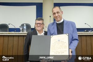 Entrega do T&iacute;tulo de Cidad&atilde;o Honor&aacute;rio Padre Ant&ocirc;nio Carlos da Silva