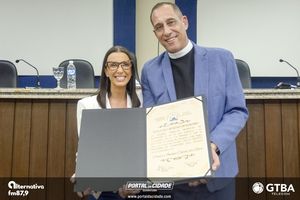 Entrega do T&iacute;tulo de Cidad&atilde;o Honor&aacute;rio Padre Ant&ocirc;nio Carlos da Silva