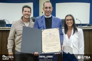 Entrega do T&iacute;tulo de Cidad&atilde;o Honor&aacute;rio Padre Ant&ocirc;nio Carlos da Silva