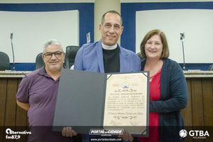 Entrega do T&iacute;tulo de Cidad&atilde;o Honor&aacute;rio Padre Ant&ocirc;nio Carlos da Silva